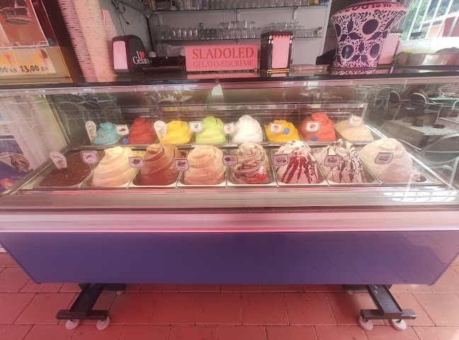 Vitrina sa sladoledom u Gelateria & Kebab ISTRA